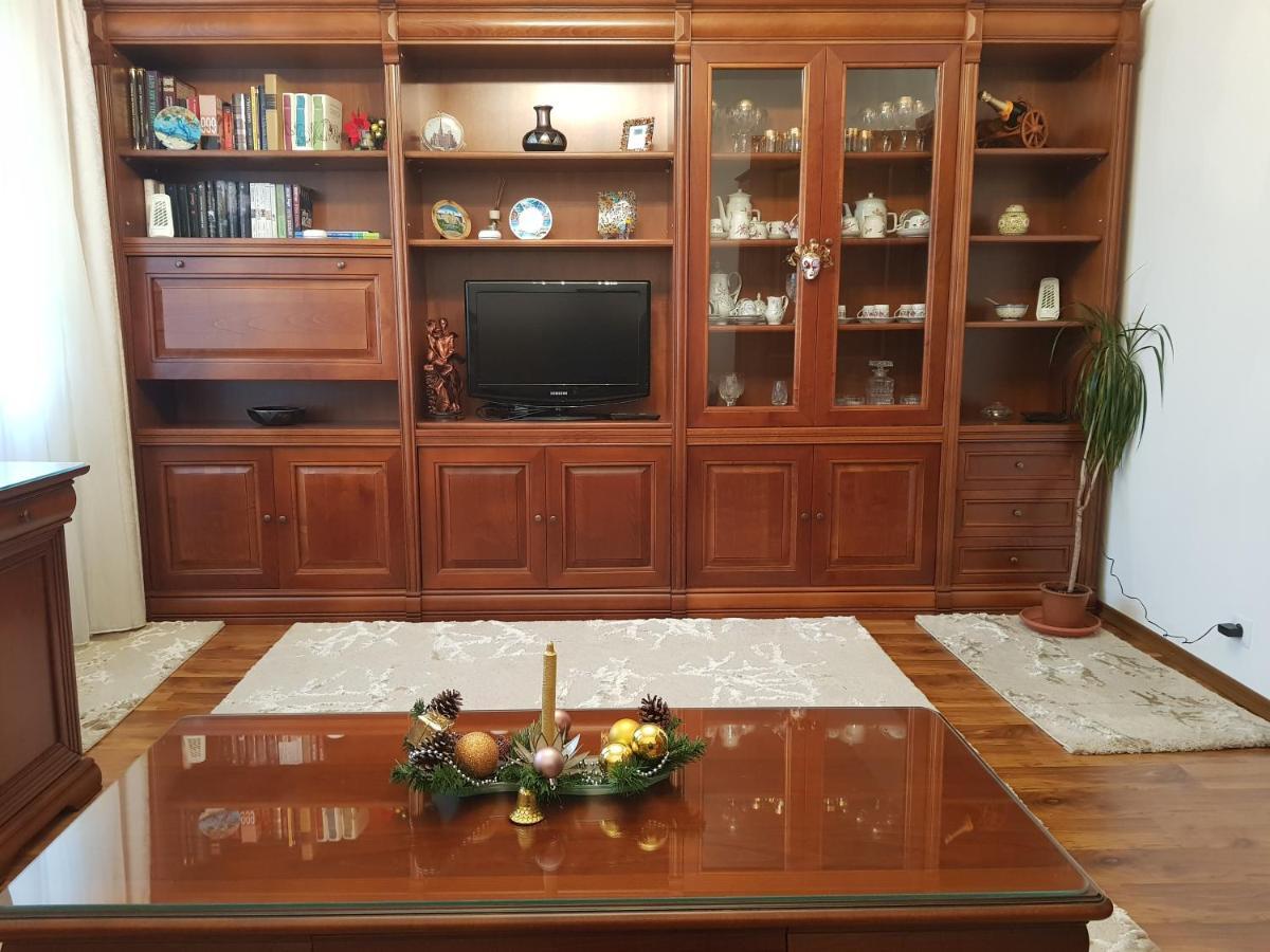 Garsoniera Mihaela Apartment Petroşani Екстериор снимка
